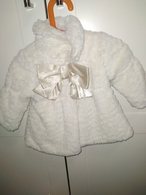 Beautiful coat for baby girl in Clothing - 9-12 Months in Mississauga / Peel Region