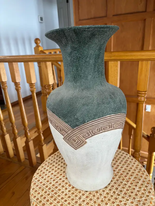 20” Large Decorative Ceramic Floor Vase in Home Décor & Accents in Calgary - Image 3