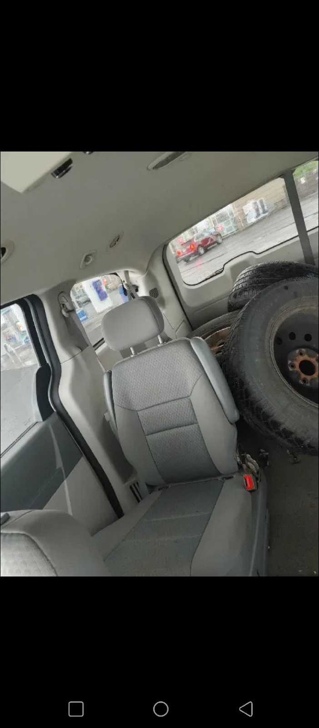 2010 Dodge Grand Caravan — photo 4