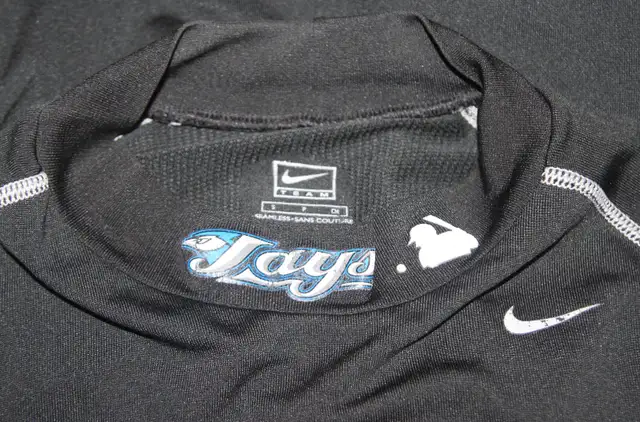 NIKE DRI FIT TORONTO BLUE JAYS BLACK SHORT SLEEVE SMALL in Baseball & Softball in City of Toronto - Image 4