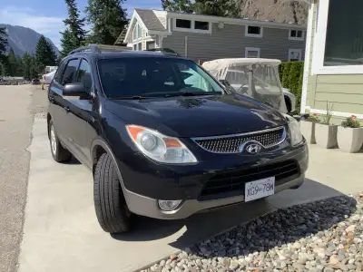 For sale, Hyundai Veracruz V6 2009, only 128,000 km. Has all the extras. Six seaters, AWD, rear movi...