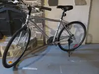 Vélo Hybride de marque Marin