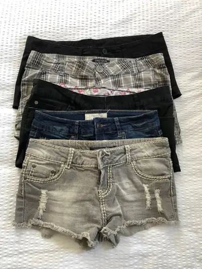 Vêtements femme : 5 shorts taille basse, Grandeur 5-7 ans, View more