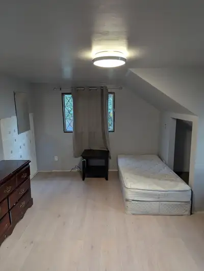 Two rooms available for rent in a house. Wifi and laundry included. Beds and some furniture also ava...