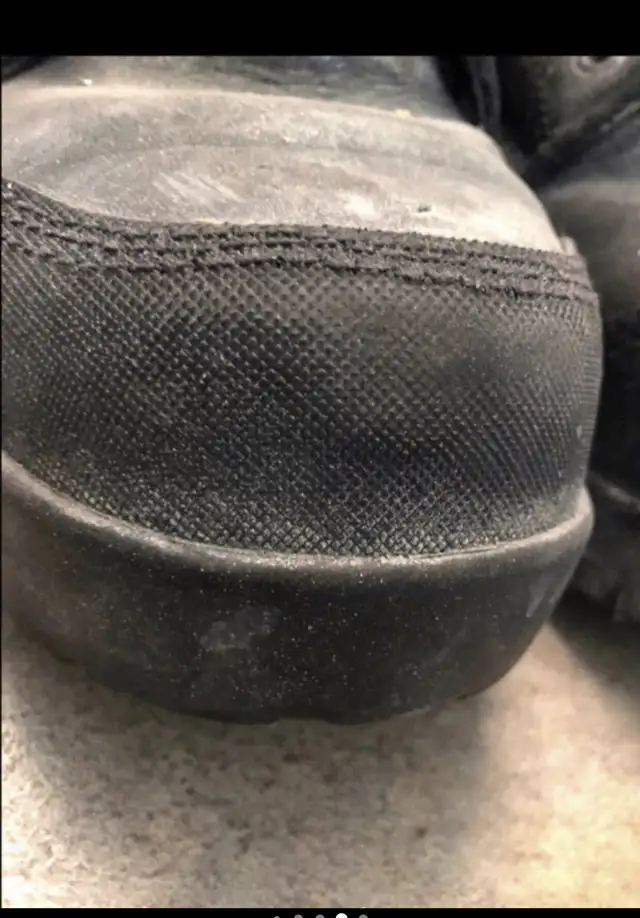Carhartt Boots sz.11 and Work Pants in Men's in Winnipeg - Image 9