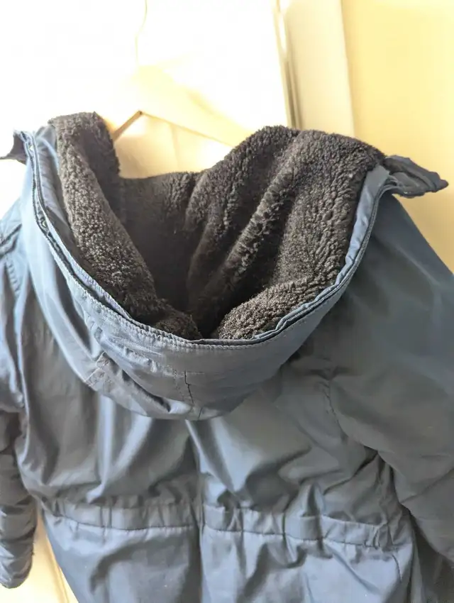 Gap down winter jacket for kids unisex size Large in Kids & Youth in City of Toronto - Image 9