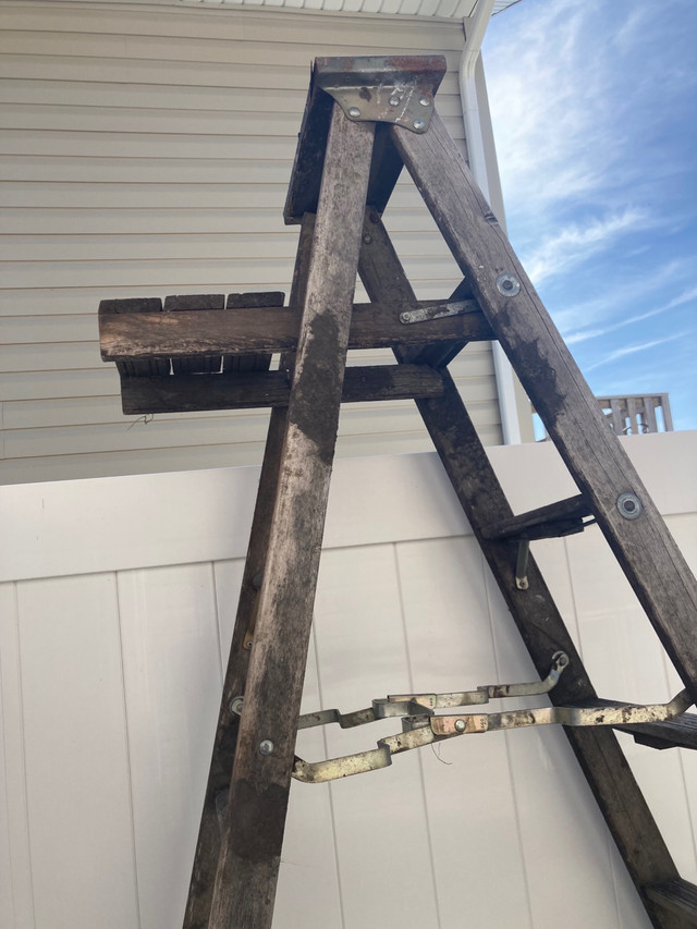 Wooden ladder  in Outdoor Décor in Edmonton - Image 3