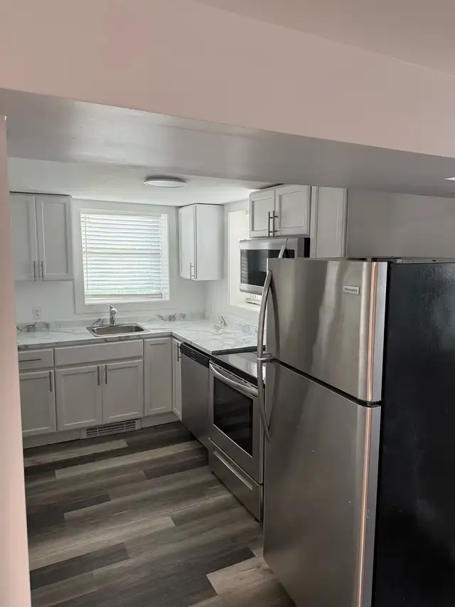 1 Bedroom Apartment in Long Term Rentals in City of Halifax - Image 7