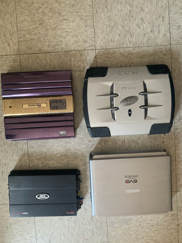 vends  2 subwoffers  + 1 grand subwoofer + 1 ampliicateur dans Audio et GPS  à Ville de Montréal