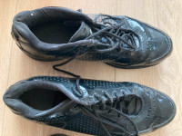 Reebok shiny black basketball shoes 10 1/2 M