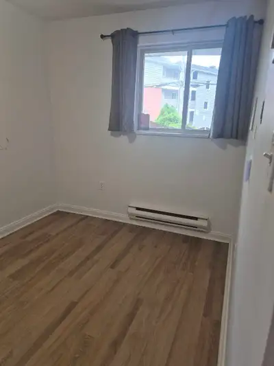 Private Room is rent on dartmouth. $450is rent without Utilities. Contact me for more information. O...