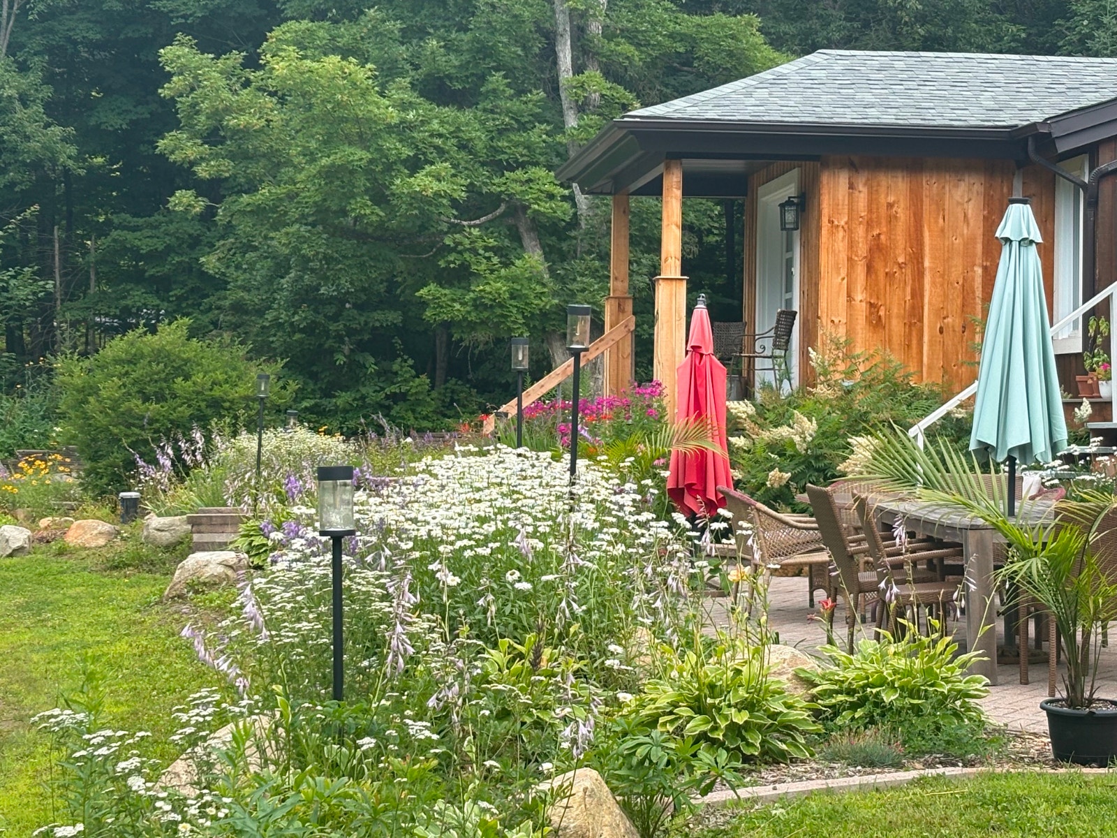 Petit Domaine Privé à Sainte-adèle — 3 Bâtiments — 749 000 $ — photo 1