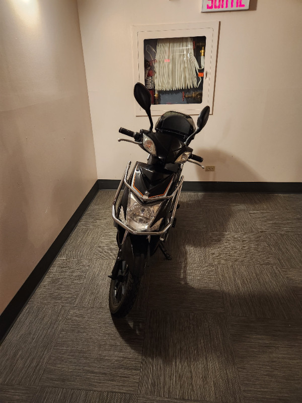 scooter electrique a vendre dans Scooters et minimotos  à Trois-Rivières - Image 2