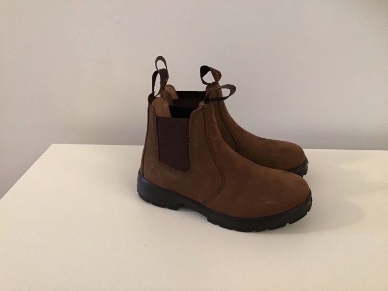 Like new… WindRiver unisex Back Forth Leather Quad Comfort Boots