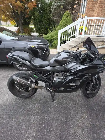 Selling my used Supercharged Kawasaki Ninja H2SX, a high-performance sportbike with exhilarating pow...