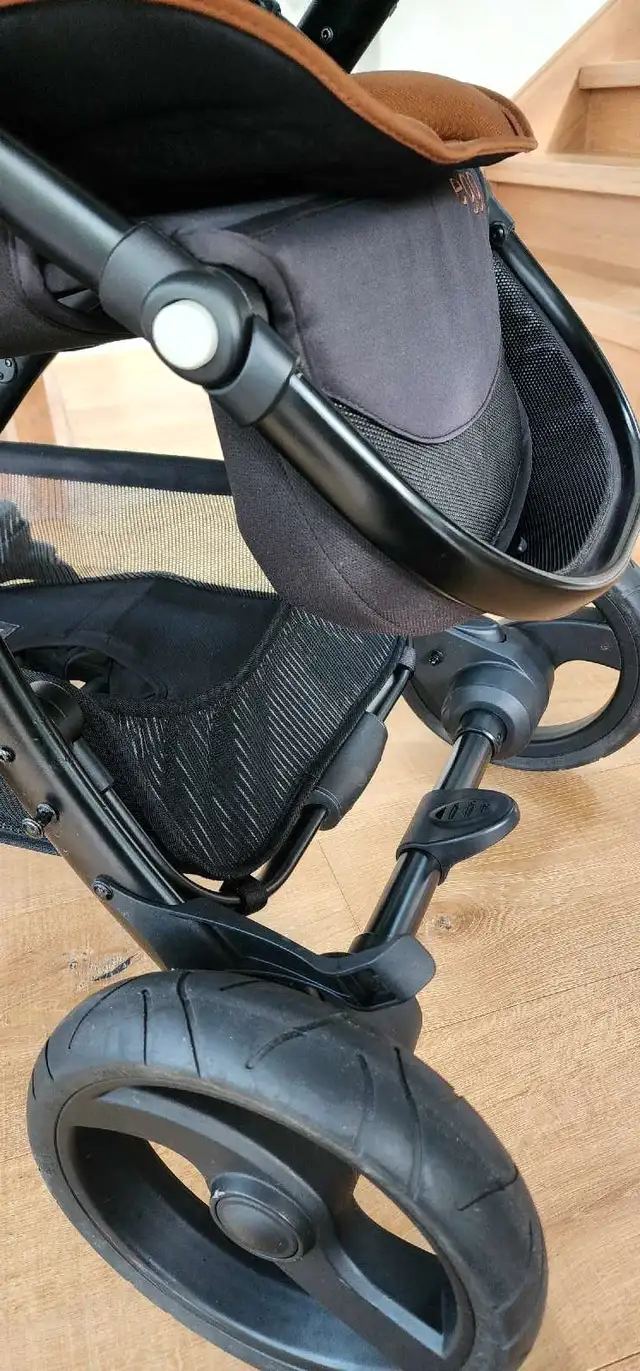 BABY STROLLER - RARE FIND - EGG in Strollers, Carriers & Car Seats in Oakville / Halton Region - Image 4