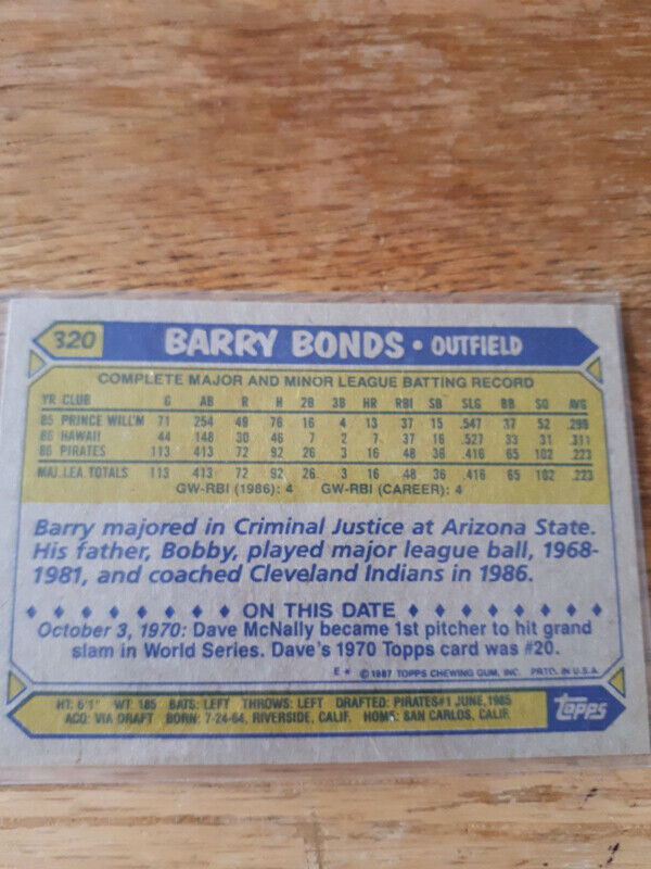 Barry Bonds Rookie Baseball Card (Pittsburgh Pirates) in Arts & Collectibles in Victoria - Image 2