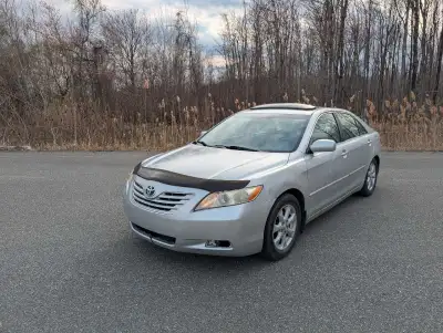 Toyota Camry LE 2007 bien entretenue! Deux propriétaires seulement (non-fumeurs). - Changement d'hui...