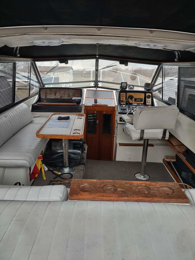 Carver Riviera 28' in Powerboats & Motorboats in Belleville - Image 3