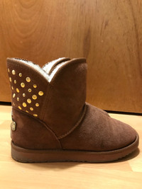 Women’s size 8 Real Brown Suede “Ugg like” boots