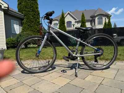 Louis Garneau Petite Queen 24” Hybrid Bike | Shimano 2, View more