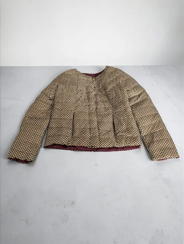 WEEKEND MAX MARA REVERSIBLE PUFFER JACKET US 2 in Women's - Tops & Outerwear in City of Toronto - Image 6