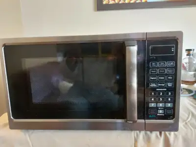 MICROWAVE OVEN. 0.7 CU FT BY INSIGNIA. OPEN BOX. STAINLESS STEEL, View more