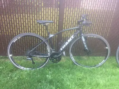 Vélo hybride performance Giant, View more