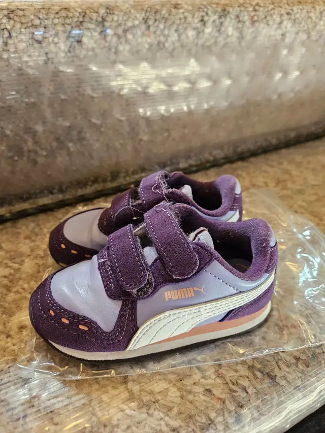 Chaussures pour petite fille - pointure entre 6 et 8 in Kids & Youth in Longueuil / South Shore - Image 4