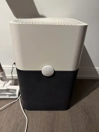 Freshen up your space with this Blueair 211+ air purifier, designed to filter out dust, pollen, and...