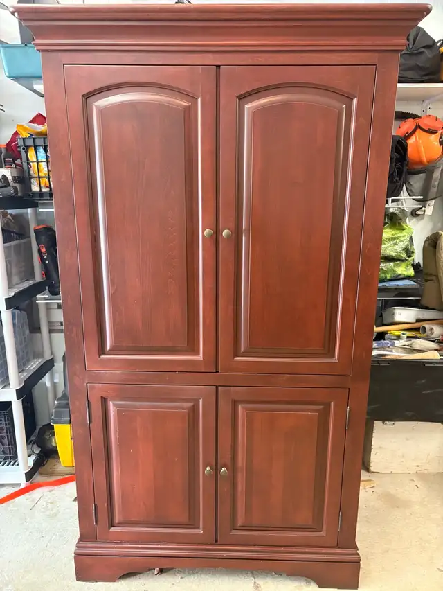 Armoire en bois in Dressers & Wardrobes in Lanaudière - Image 2