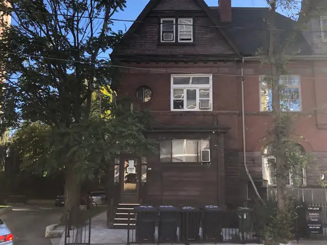 1 unit on 2nd floor in house walk to UFT near Subway