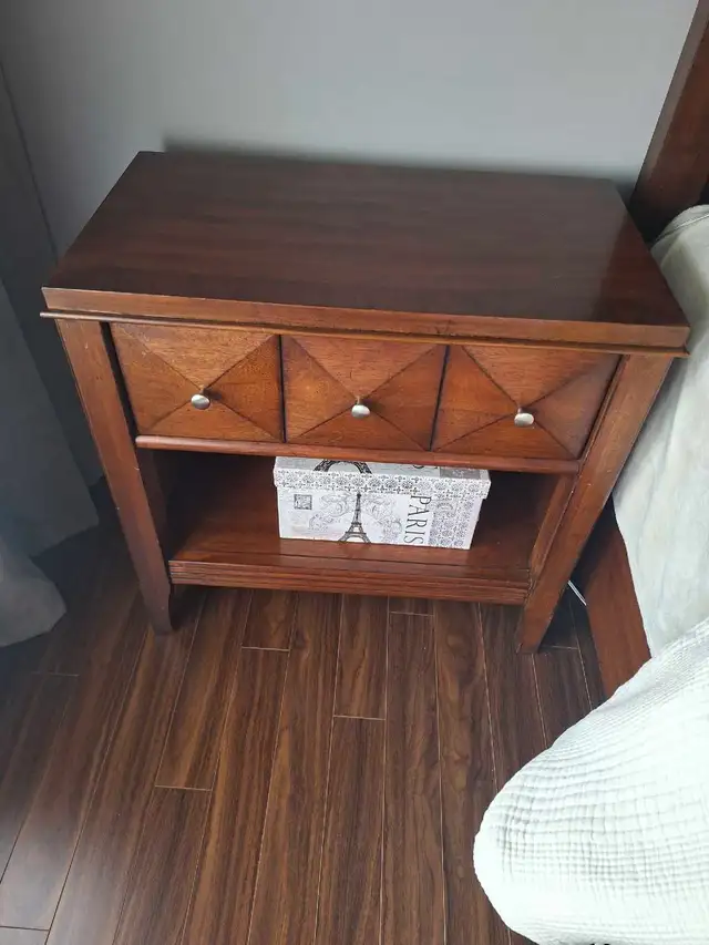 Magnifique mobilier de chambre à coucher in Dressers & Wardrobes in Longueuil / South Shore - Image 4