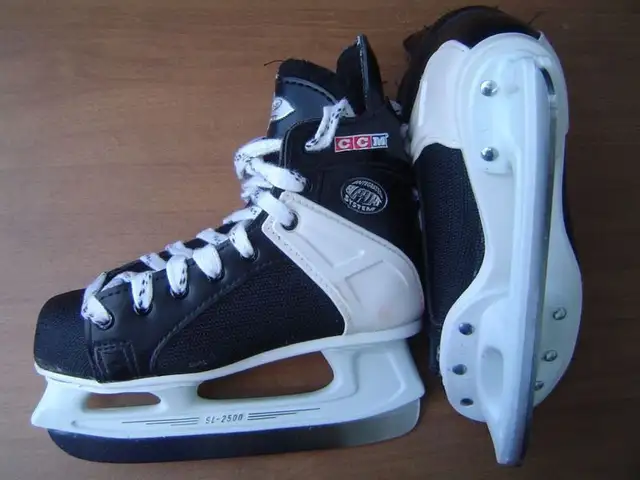 Ice Skates, Size 11-12 youth for shoe size 12-13.5 youth in Skates & Blades in City of Toronto - Image 7