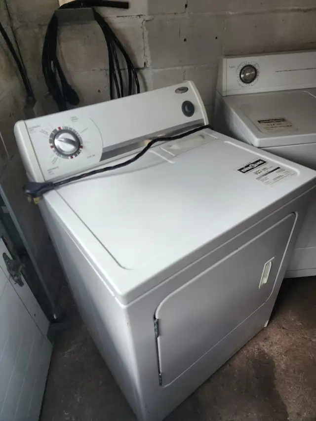 White clothes Dryer Electric Whirlpool large in Washers & Dryers in Oakville / Halton Region - Image 10