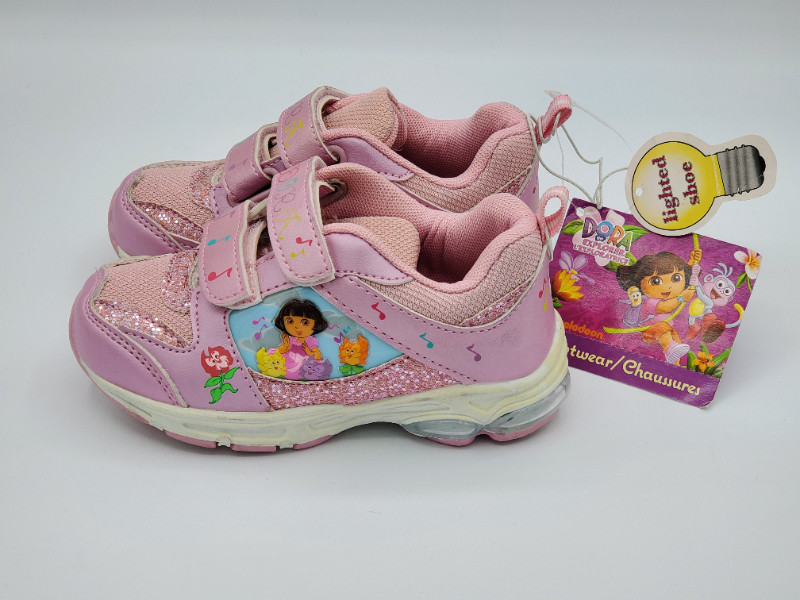 Dora The Explorer girls lighted shoes size 8/chaussures neuves | Enfants et  jeunesse | Ouest de l'Île | Kijiji