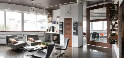 CONDO COMMERCIAL A LOUER A louer espace de bureau à air ouvert. Local récemment rénové et très éclai...