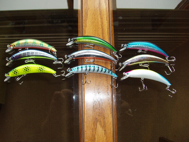 3 ¾ “ FENWICK WOBBL'N MINNOW LURE  NON ORIGINAL COLORS in Fishing, Camping & Outdoors in Owen Sound - Image 3