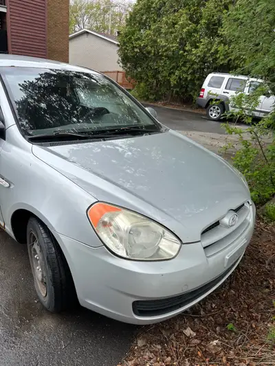 Hyundai Accent 2008 161 000 km Prix ajusté en raison de quelques défauts : -Voyant check engine allu...