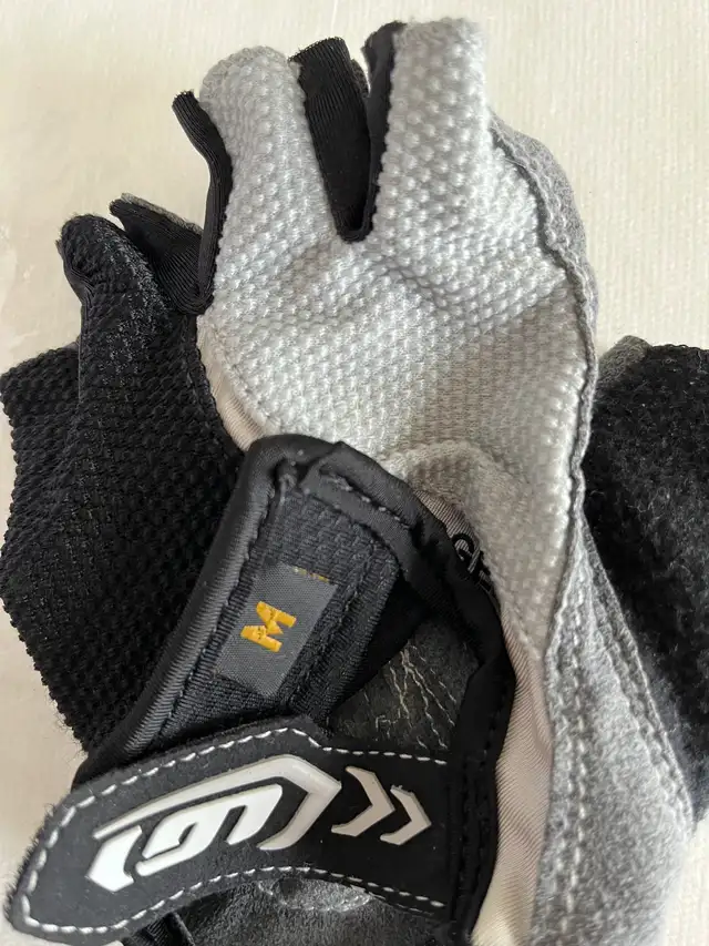 Louis Garneau Women’s Biogel RX Bike Gloves M in Clothing, Shoes & Accessories in Thunder Bay - Image 6