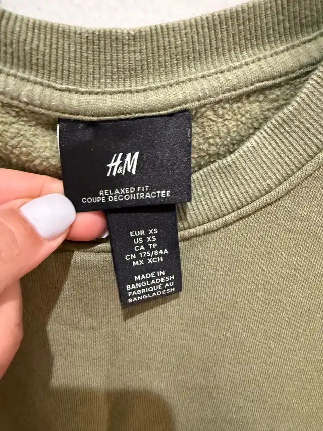 Women’s sweaters in Women's - Tops & Outerwear in City of Toronto - Image 7