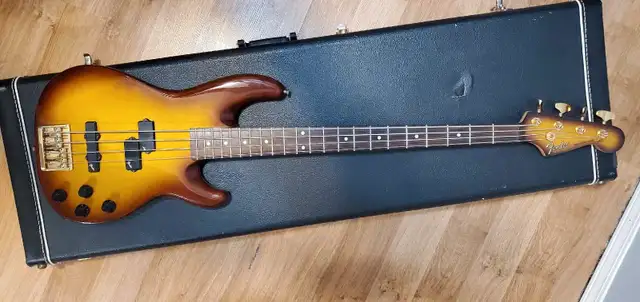 Fender P-Bass Lyte MIJ in Guitars in Edmonton - Image 9