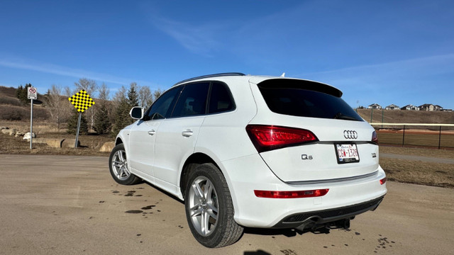 S-Line Audi Q5 3.0 V6 8sp with Pano sunroof 2017 in Cars & Trucks in Calgary - Image 4