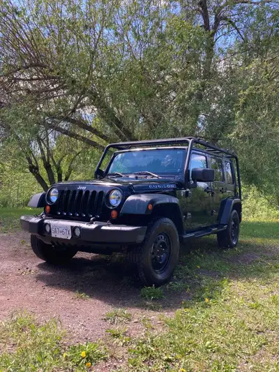 2010 Jeep Wrangler Rubicon 3.8L V6 Automatic 4-Door 212000kms Optional soft top comes with it Roof r...