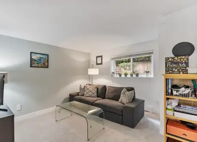 1 Bedroom 1 Bath Garden Suite in Fairfield/ Oak Bay 5 minute walk to Gonzalez Beach and Oak Bay aven...