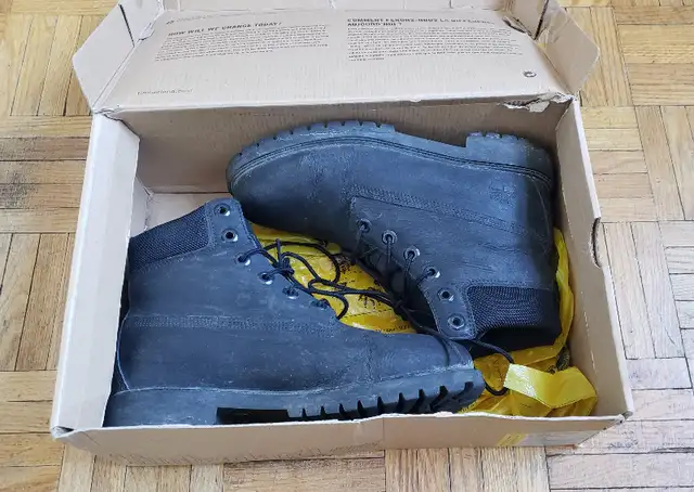 Women's Black Timberlands in Women's - Shoes in Mississauga / Peel Region - Image 6