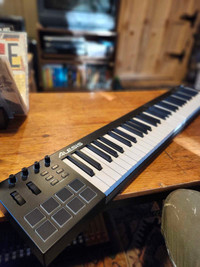 Alesis V61 Midi Keyboard