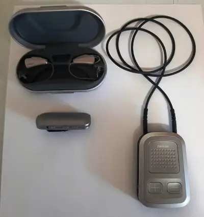Start to hear better with these virtually invisible Phonak Audio Q hearing aids. Originally retailin...