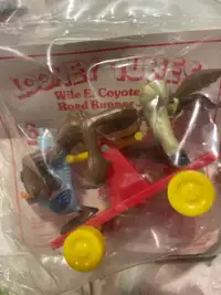 Mcdonalds Happy Meal Toy - Looney Tunes Road Runner & Wile E Coy