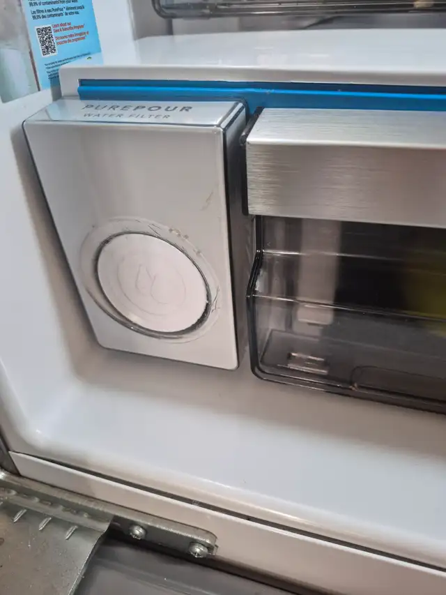 Frigidaire professional 2023 fridge. Good condition. Works good63351295975683121